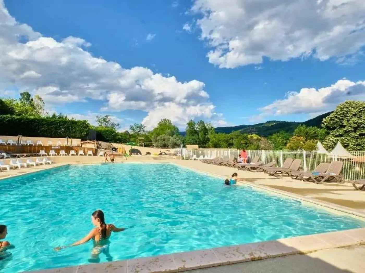 Camping 3 Etoiles - Piscine - Eed00H Lussas France